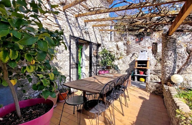Detached stone house with swimming pool and ponds