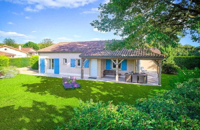 Detached villa, 2 bathrooms, sleeps 6