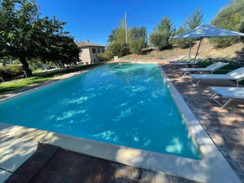 Detached villa - sleeps 10 - pool - pergola - playground for children - wifi