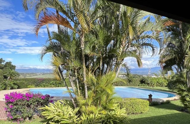 Detached Villa w/private pool & stunning views 20 min from airport