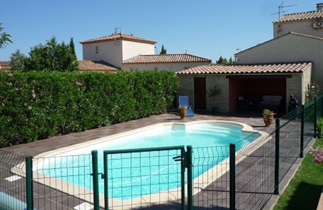Detached villa with private pool near Nîmes for 04 people