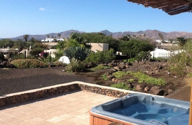 Detached Villa with Stunning Mountain and Sea Views, 14m Pool & sunken Hot Tub