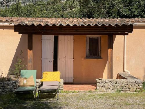 Deux mini villas distancees 10 metres pour 6 personnes