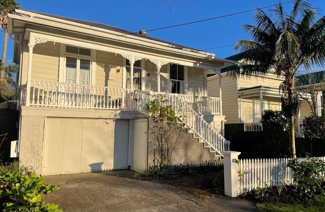Devonport Sunny Villa for short term rental
