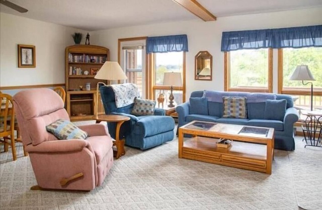 DF78- Awesome amenities! Pool!