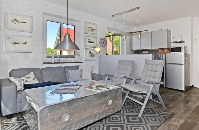 DHH Waldhaus 6 - Gemütliche DHH für 5 Personen mit Kamin und Sauna/Wlan, Stellplatz, Wama