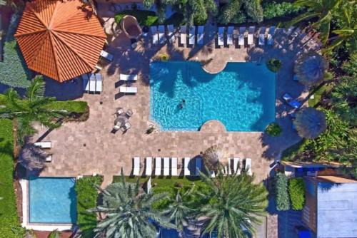 Diamante 72 Townhome in Goldcoast 2 Bedrooms 3 Bath 3 Community pools