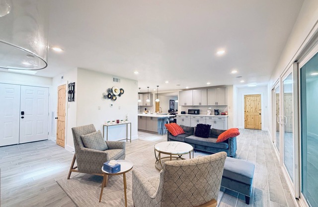 Dickinson Bayou Front Retreat Gateway Spacious 5-bedroom with Water view fishing