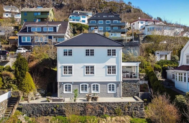 Dinbnb Homes I Luxury Villa with Hot Tub & Views