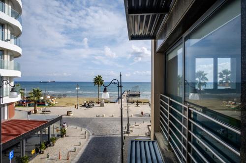 DiosPonte Collection Mare Finikoudes Beach