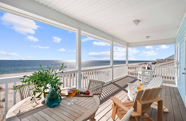 Direct Gulfront Family friendly Modern Home!
