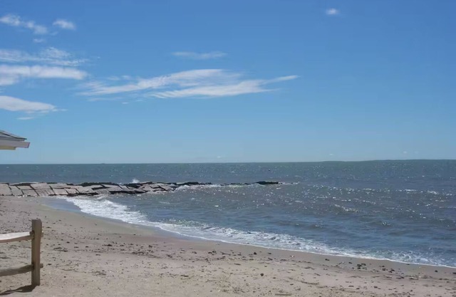 Direct LI sound waterfront cottage, one level living in Hawks Nest Beach