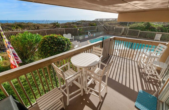 Direct Ocean Front 2BR w/ Pool