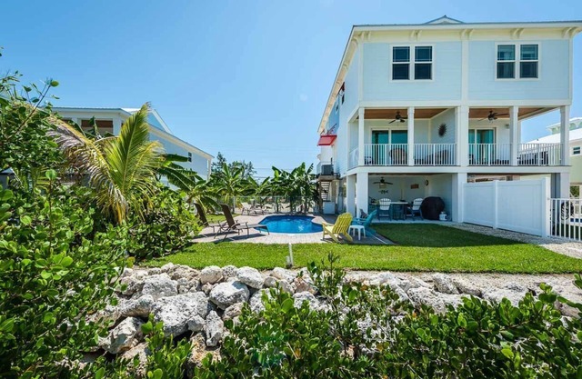 DISCOUNT AVAILABLE! 4 BR/3 BA Private Pool/Dock/Canal Front/Neighborhood Beach!