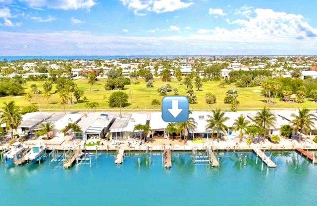 DISCOUNT! Beautiful Home, Dock, Cabana Club Membership, Pool, Beach!