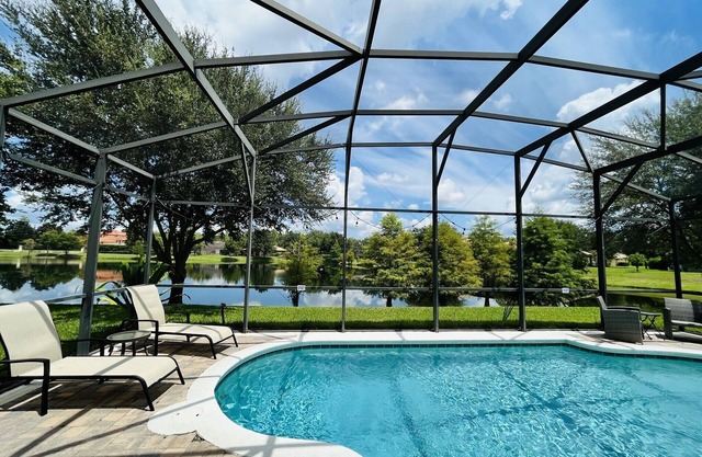 DISCOUNT! DISNEY parks Family friendly. Spacious and single level luxury home.