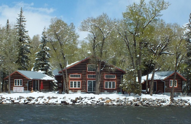 Discount Golf, Free Kayaking, Rafting and Snowshoeing