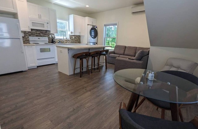Discounted Stays | 2BR | Dog-Friendly | King | A/C