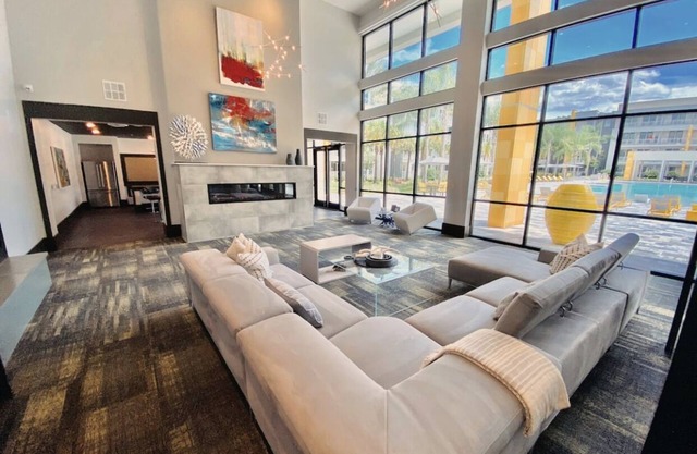 DISCOUNTED/Stunning 1/1 Villa located near Mayo, UF, Jax Beach, & JAGs Stadium.