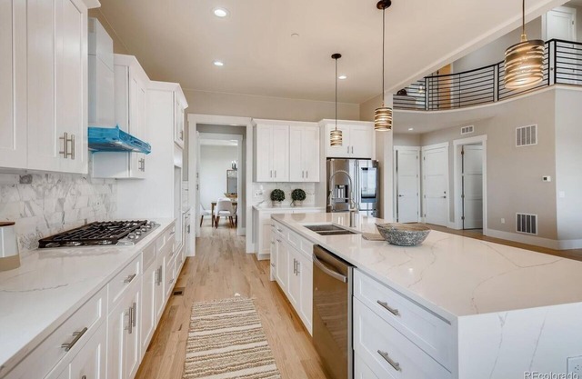 Discover Luxury & Serenity: Luxurious 5 -Bedroom Mountain Retreat