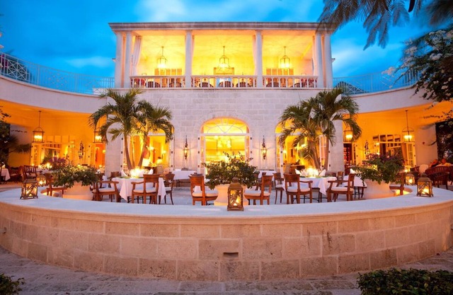 Discover Paradise with Private Pool, Gourmet Dining, and Beautiful Beach Access