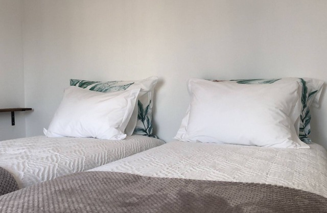 Discover Milfontes - room in modern Family House