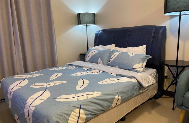 Discover the Perfect Balance of Sunsets and Comfort in our Seaview Accommodation