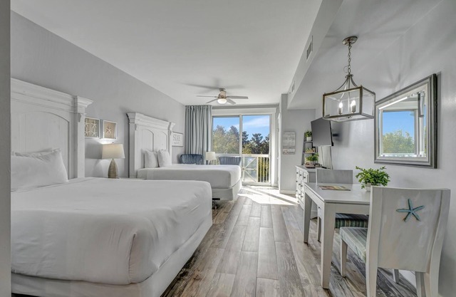Discover Your Bright & Upscale Beach Studio Oasis! Featuring a Luxurious King Bed, Sleeper Sofa, Accommodating Up to 4 Guests at Sandestin Golf and Beach Resort!