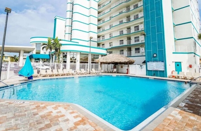 Discovery Beach Resort - Spacious 2 Bedroom W/ Full Kitchen