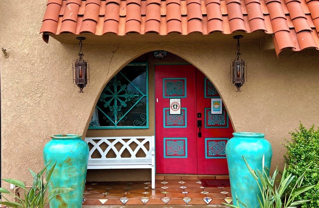 Disney's "Casa de Encanto" - Short Walk to Disney with Central A/C, Pool & Spa!
