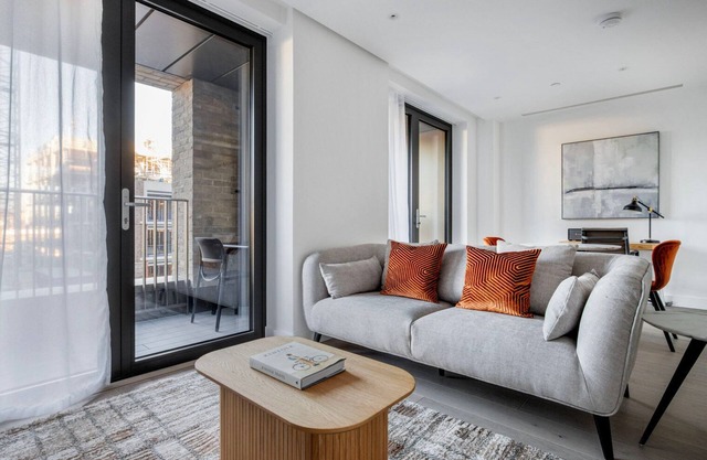 Divine Farringdon 1BR w/Gym & Pool, nr Restaurants, by Blueground