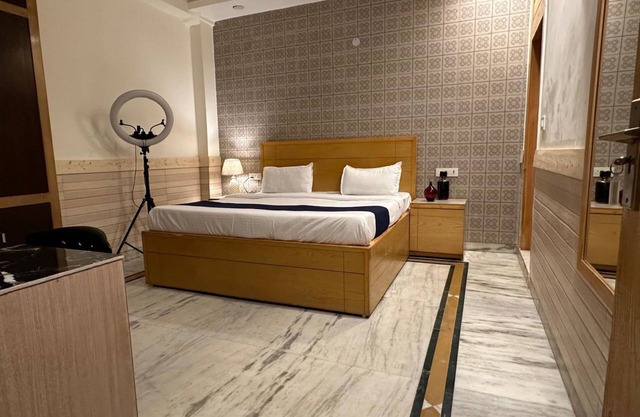 Divine Inn Hotel Rajouri Gardan