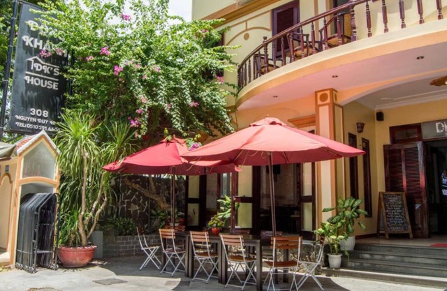 DK's Backpacker Hotel