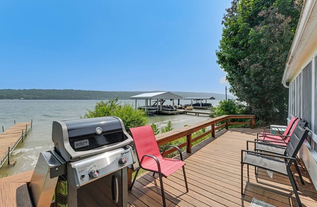 Dock & Rowboat: 'Beechnut Bungalow' on Keuka Lake