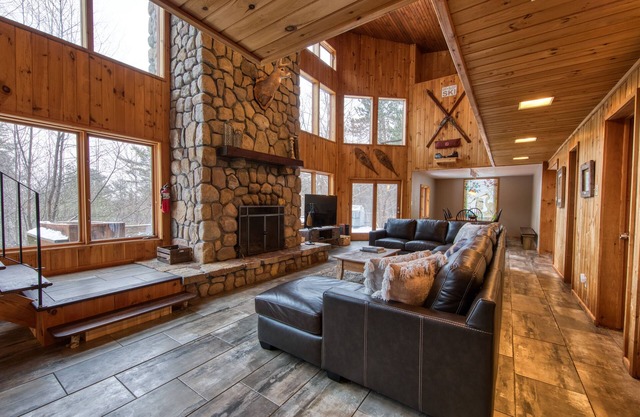 Doe-A-Deer Chalet in Jay NY Perfect for Large Groups Close to Whiteface Mountain