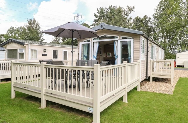 Dog Friendly 3 Bedroom Static Caravan in Fritton
