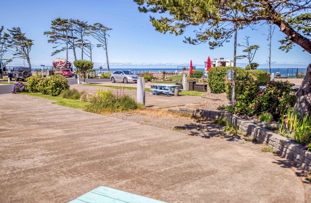 Dog Friendly, Available with 50AMP, 30AMP, Water and Sewer hook up's, WiFi