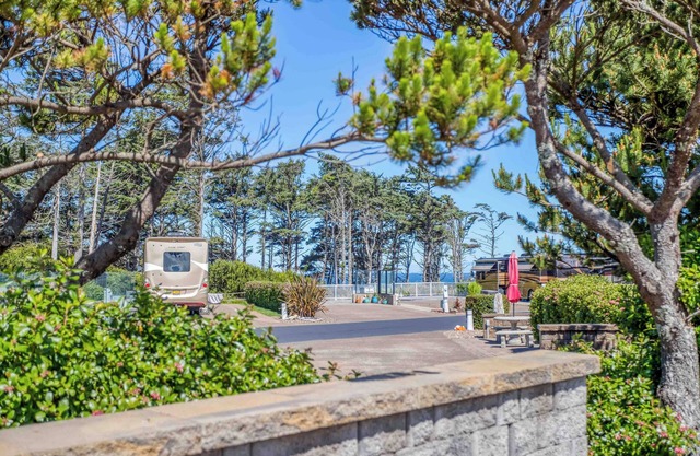Dog Friendly, Available with 50AMP, 30AMP, Water and Sewer hook up's, WiFi