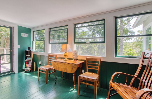 Dog-Friendly Boothbay Harbor Bungalow: Walk to Town & Explore