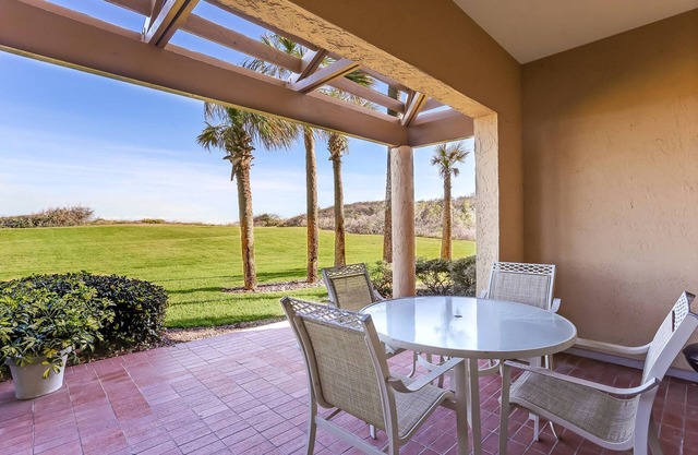 Dog-friendly condo steps to beach wth pool, AC & elevator