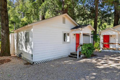 Dog-Friendly Cabin 2 Mi to Trails cabin