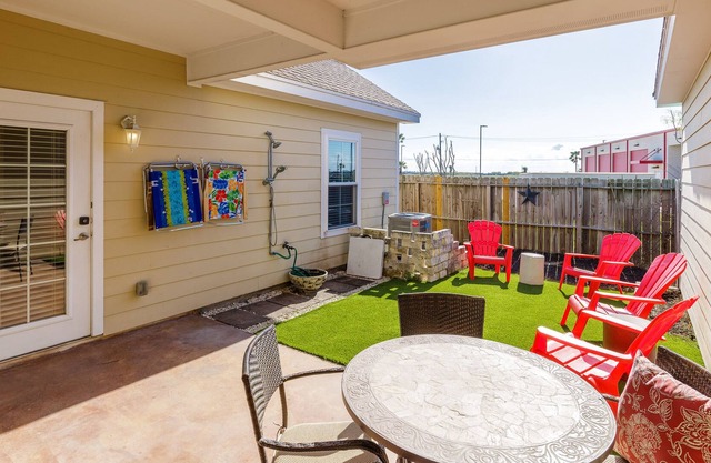 Dog-Friendly Condo w/ King Bed, Sparkling Pool & Private Patio!
