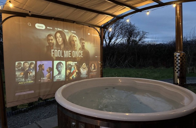 Dog-Friendly Executive Glamping Pod With Hot Tub