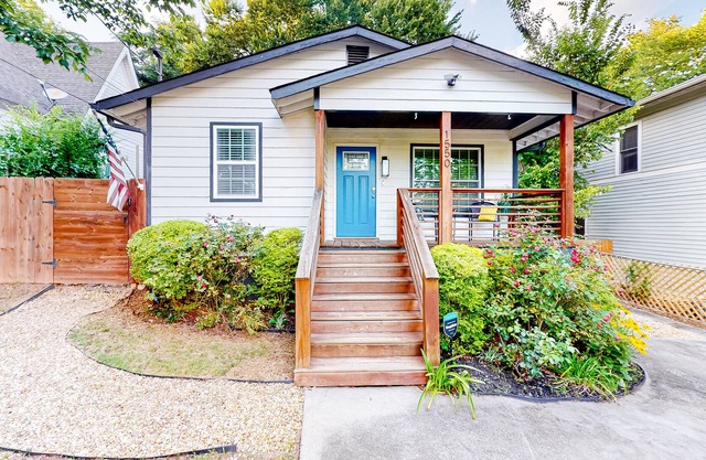 Dog-friendly home in the heart of Atlanta with covered porch & firepit