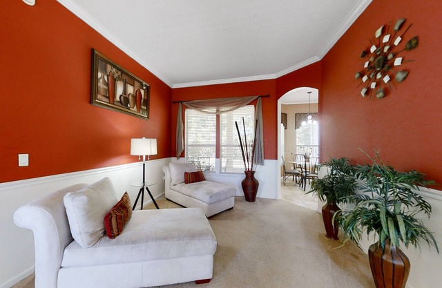 Dog-friendly home with screened-in patio, washer/dryer, & central AC