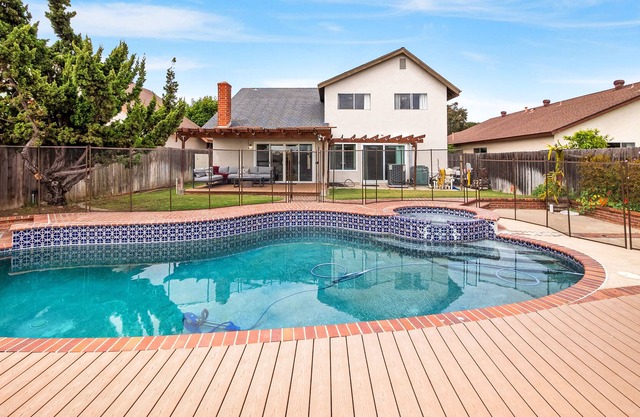 Dog-Friendly Home W/ Private Pool & Hot Tub, Backyard, Patio & Free WiFi