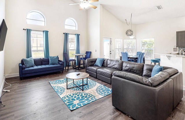 Dog-friendly home with private pool, fast WiFi, AC & washer/dryer - near Disney