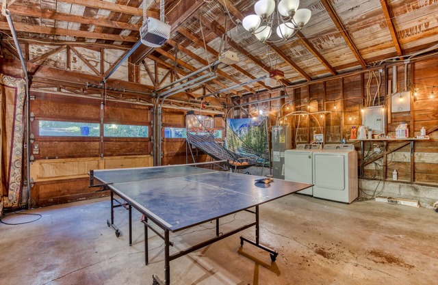 Dog-Friendly homes with hot tub, game room, & washer/dryer