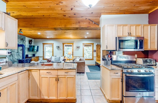 Dog-friendly house on 5 acres with balcony, fireplace, & W/D - near skiing