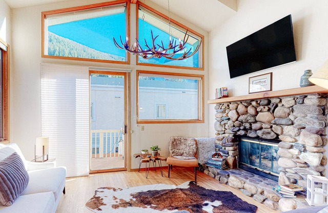 Dog-Friendly Mountain Townhouse with Grill, Fireplace & Free High Speed WiFi